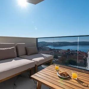 https://lavender-tree-luxury-suites.hotels-in-trogir.com